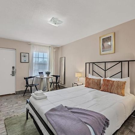Located By The Beach 1 Bedroom With Parking And Pool Clearwater Exterior foto