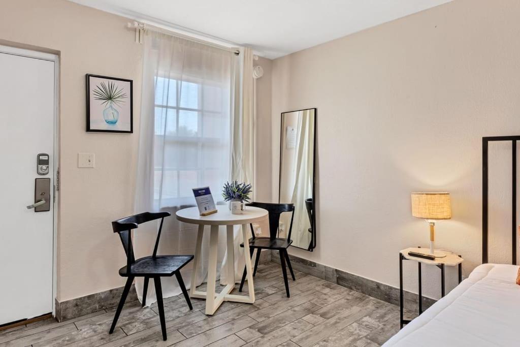 Located By The Beach 1 Bedroom With Parking And Pool Clearwater Exterior foto